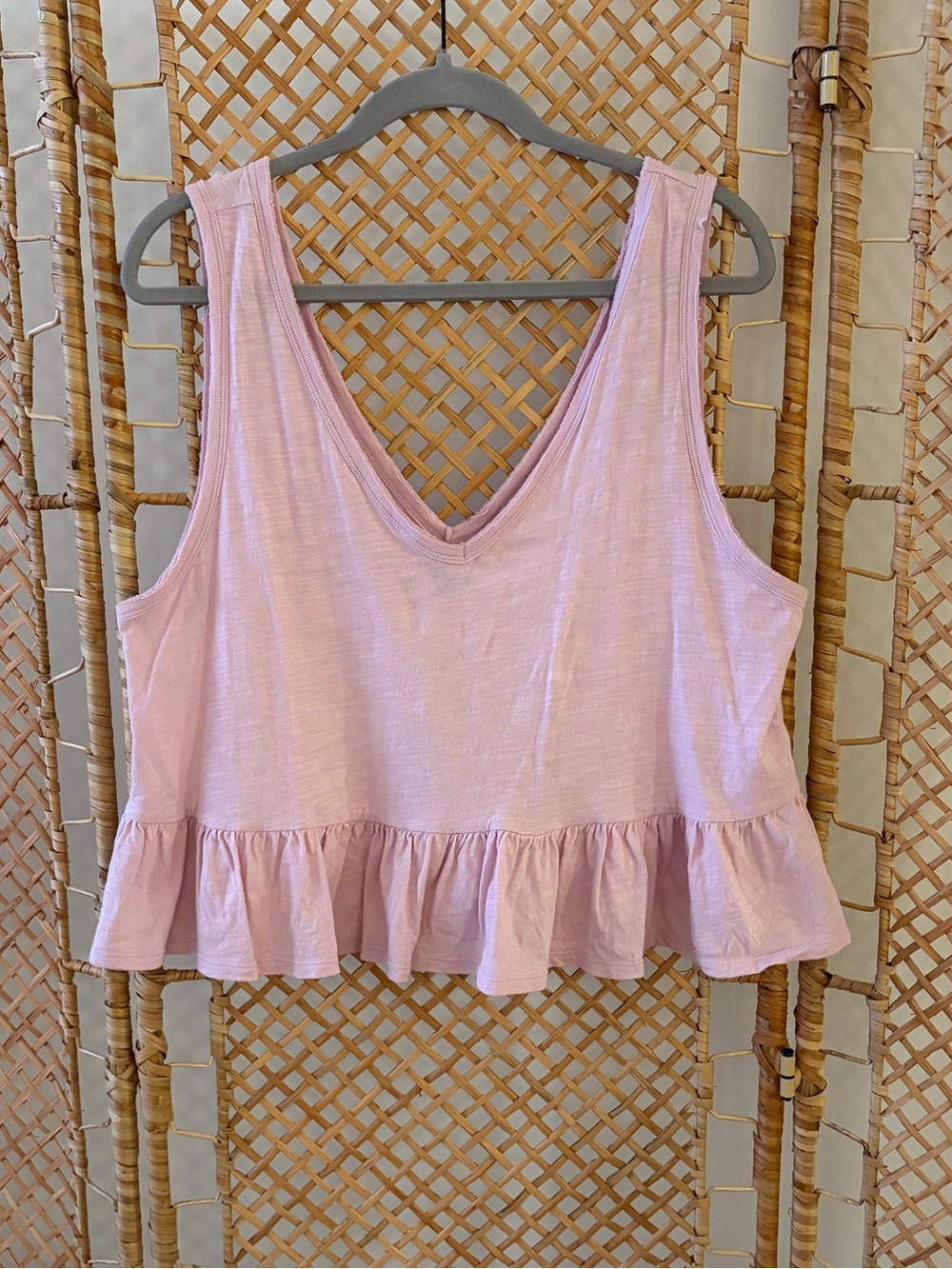 Wild Fable - Women’s Light Purple V‑Neck Ruffle Hem Tank